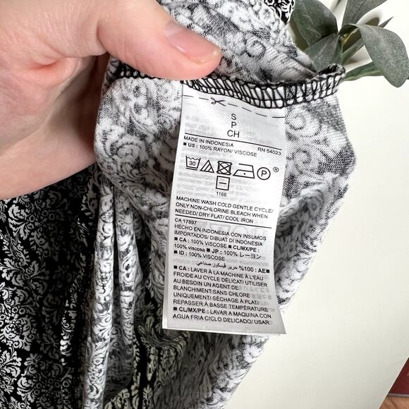 Old Navy Patterned Tank LAST CALL - Picture 3 of 4